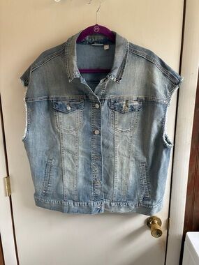 LOGO by Lori Goldstein Light Blue Sleeveless Denim Jacket